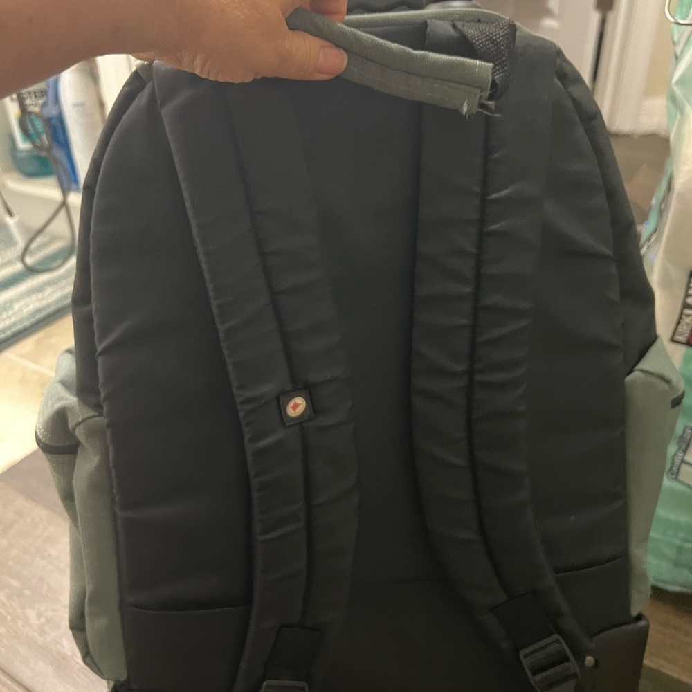 Spalding Black and Gray Athletic rolling Backpack.perfect for travel - Picture 6 of 8